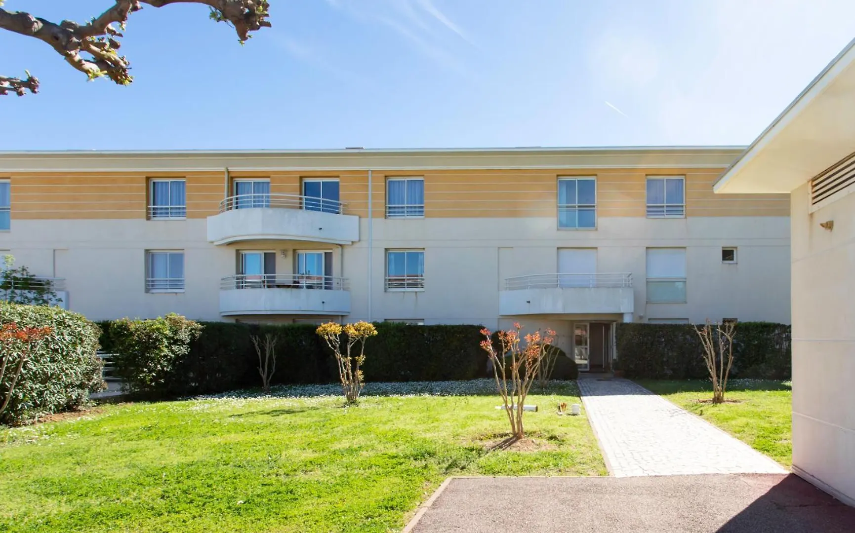 A13 - 1 Bdr Garden Floor Fontonne - Ac, Pool & Parking Apartment Antibes