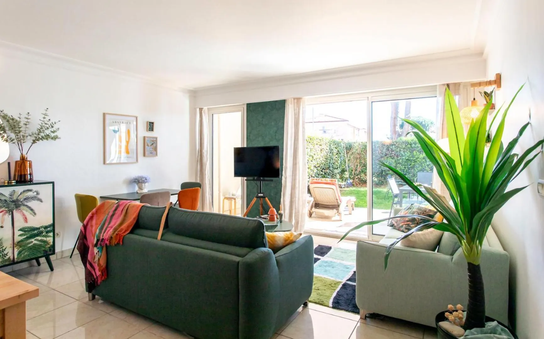 A13 - 1 Bdr Garden Floor Fontonne - Ac, Pool & Parking Apartment Antibes