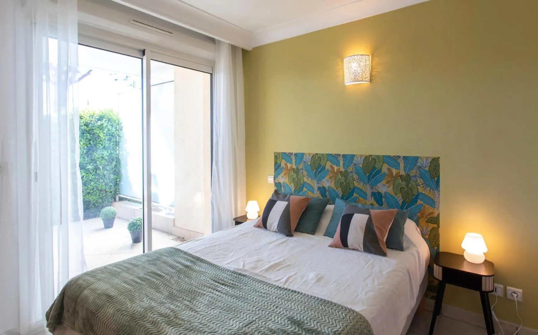 A13 - 1 Bdr Garden Floor Fontonne - Ac, Pool & Parking Apartment Antibes
