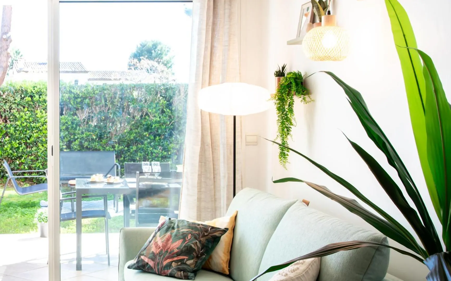 A13 - 1 Bdr Garden Floor Fontonne - Ac, Pool & Parking Apartment Antibes