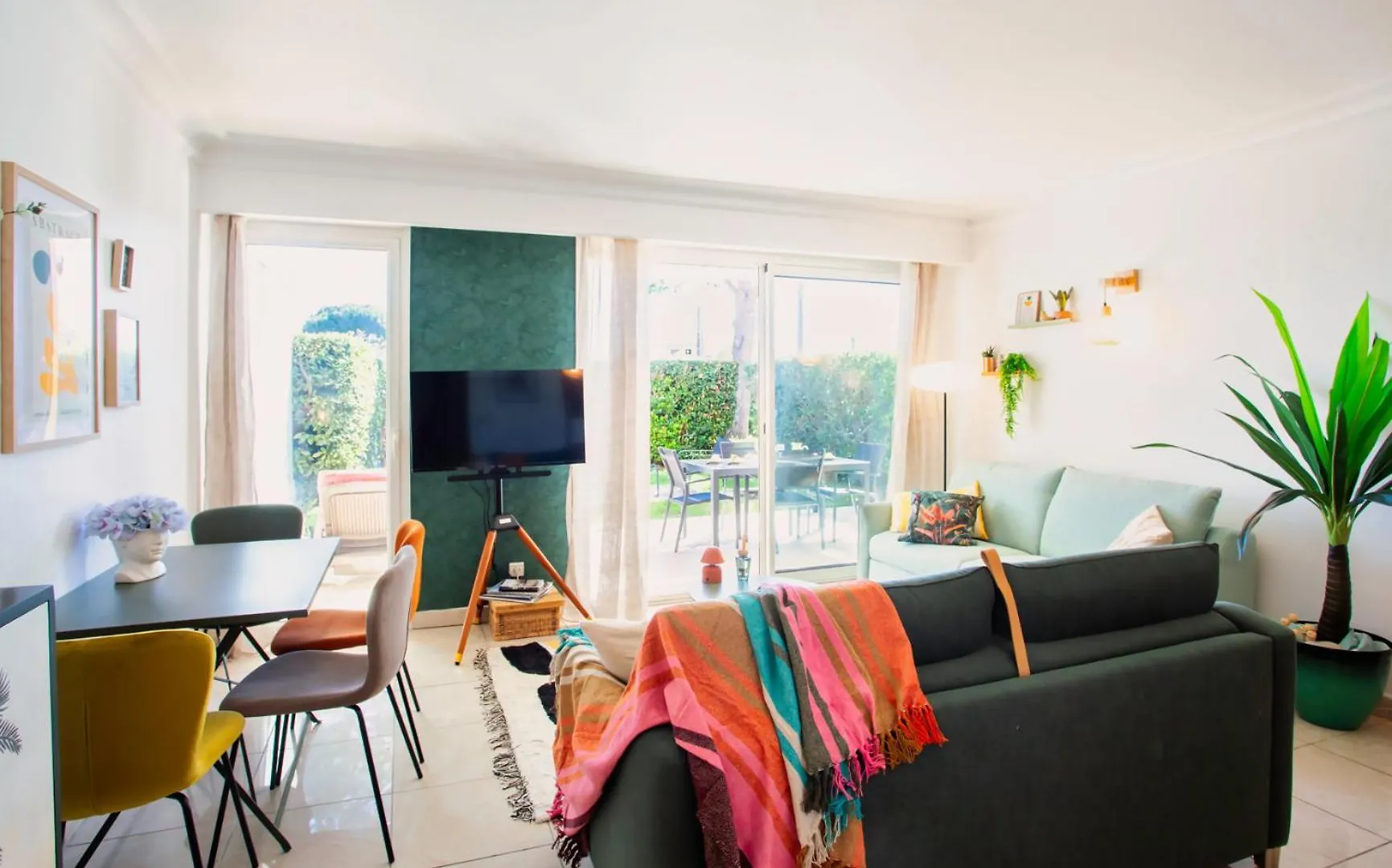 A13 - 1 Bdr Garden Floor Fontonne - Ac, Pool & Parking Apartment Antibes