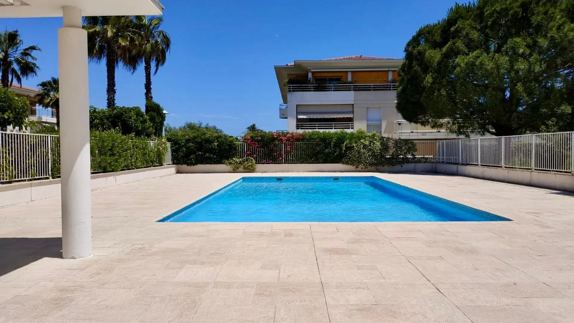 A13 - 1 Bdr Garden Floor Fontonne - Ac, Pool & Parking Apartment Antibes